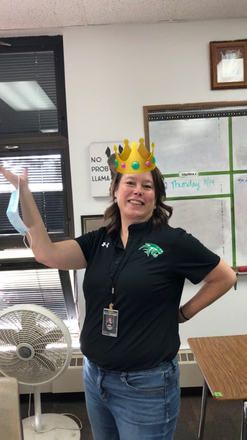 Quaren-Queen. Math teacher, Danielle Lopez, has been quarantined for the past 14 days and is proud to name herself the queen of the quarantined.
This photo has been digitally manipulated.