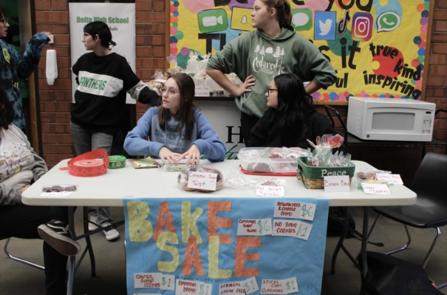 A group of student editors came together to sell baked goods for the students of the school. The fundraiser is for an editor’s convention in Los Angeles, California. “The trip gives the editing team a chance to meet people who do that stuff professionally,” yearbook editor Isabella Beilfuss said.
